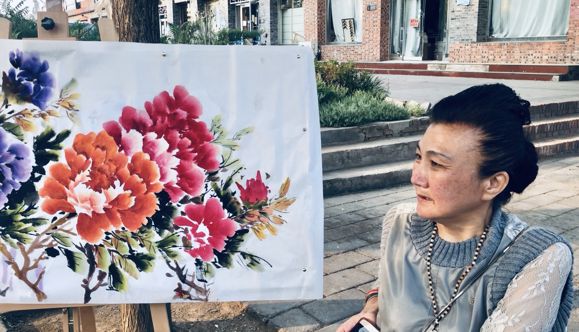 疫情下画家卖不出画收入没保障，可开发手绘等技能，起码能生活