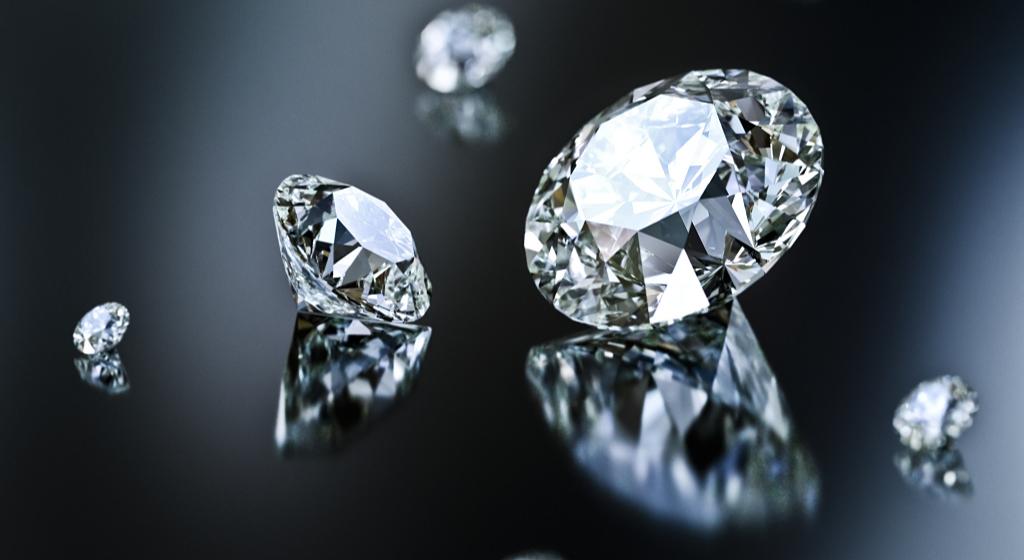 你还在高价购买培育钻石吗,培育钻石和天然钻石买哪个好