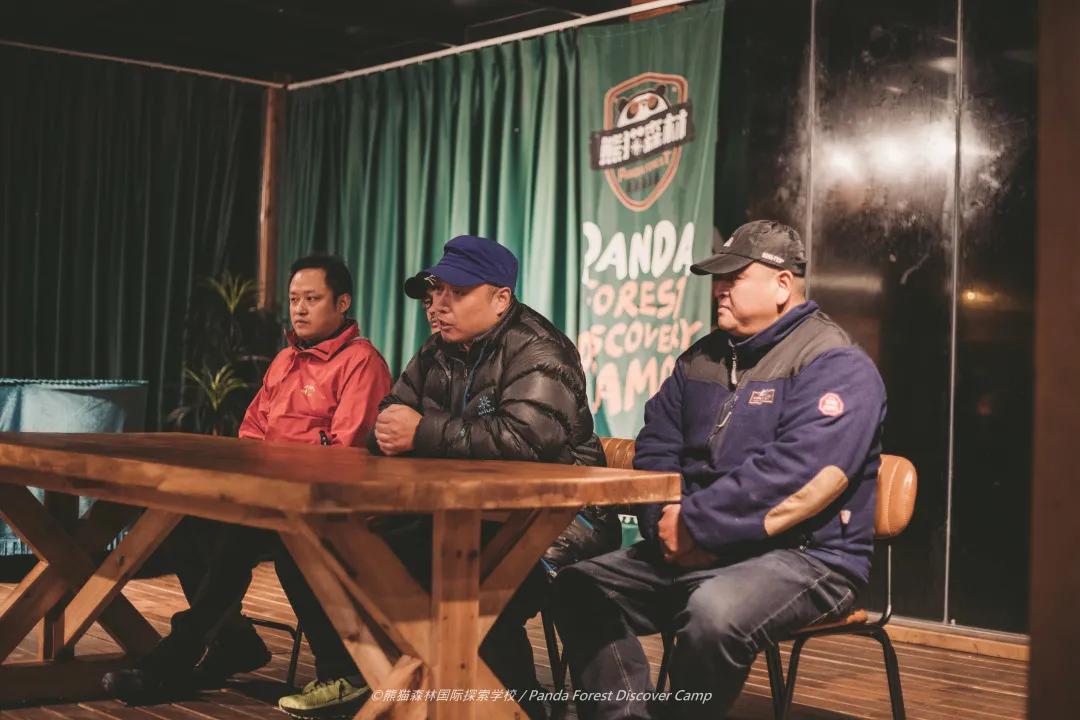全国初级山地户外指导员培训班在熊猫森林国际探索学校正式开班