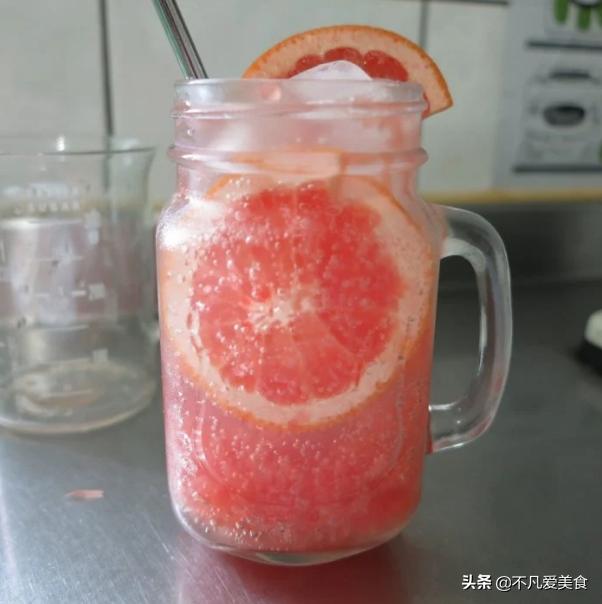 葡萄柚气泡饮，入口有炸裂感，感觉劲爆