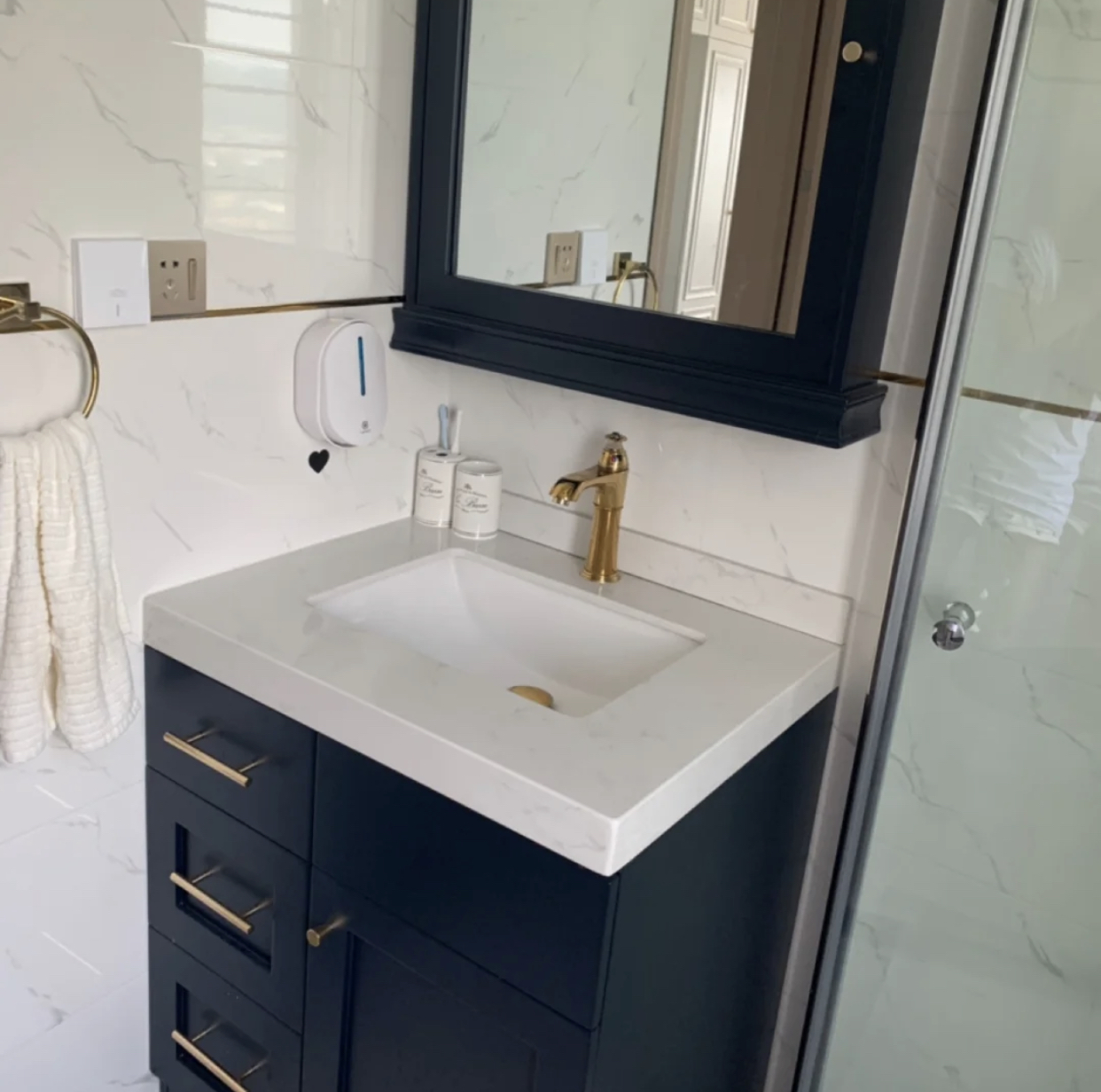 卫生间太小放不了卫浴柜,卫生间太小放不下浴缸