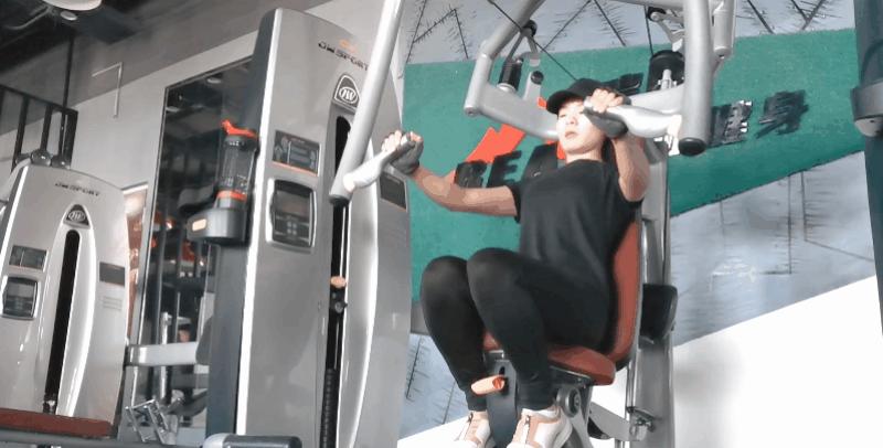 如何改善胸部下垂、外扩等问题?7个动作,让胸看起来挺拔、饱满