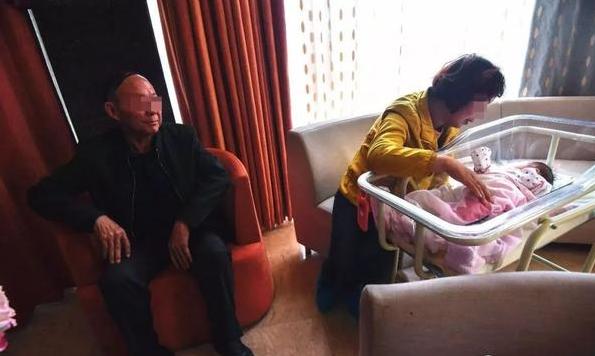 山东枣庄67岁高龄产妇天赐近况,67岁老奶奶生下孩子