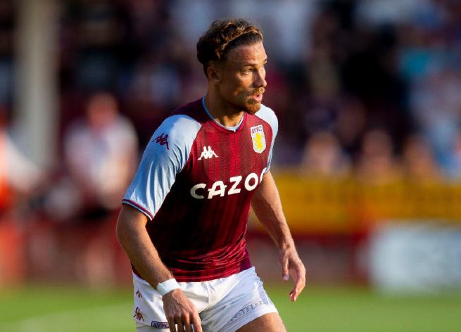 才来维拉一年就成英超前十后卫！卡什疯狂成长