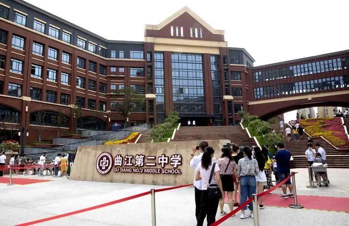 报民校的为何明显减少？家长说：家门口的好学校多了