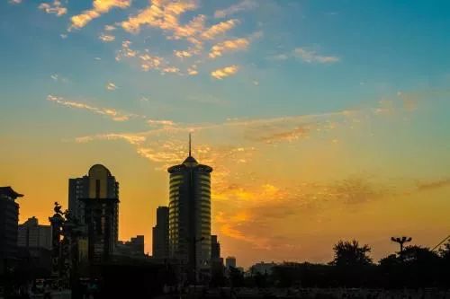 在西安一个月挣2万算什么水平,在西安干什么一个月能挣7千到8千