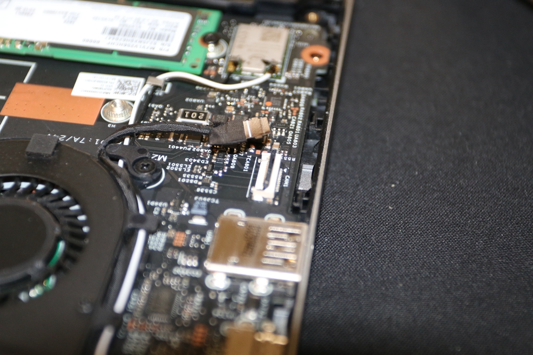 小米手机摔了一下不能开机怎么办,小米11摔了一下就开不开机了