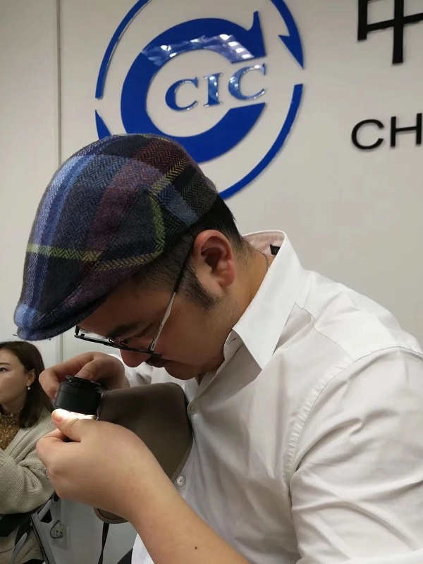 要学就学中检集团奢侈品鉴定中心的奢侈品课程,不是我们说的