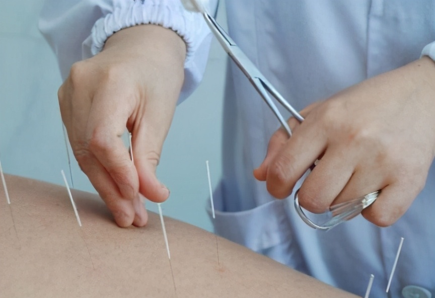 老人屁股到左腿疼一般什么原因,老人屁股的骨头痛到底是什么原因