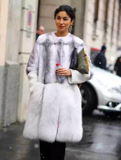 今日份博主穿搭风推荐简单且纯粹,各种类型都能驾驭的穿搭博主