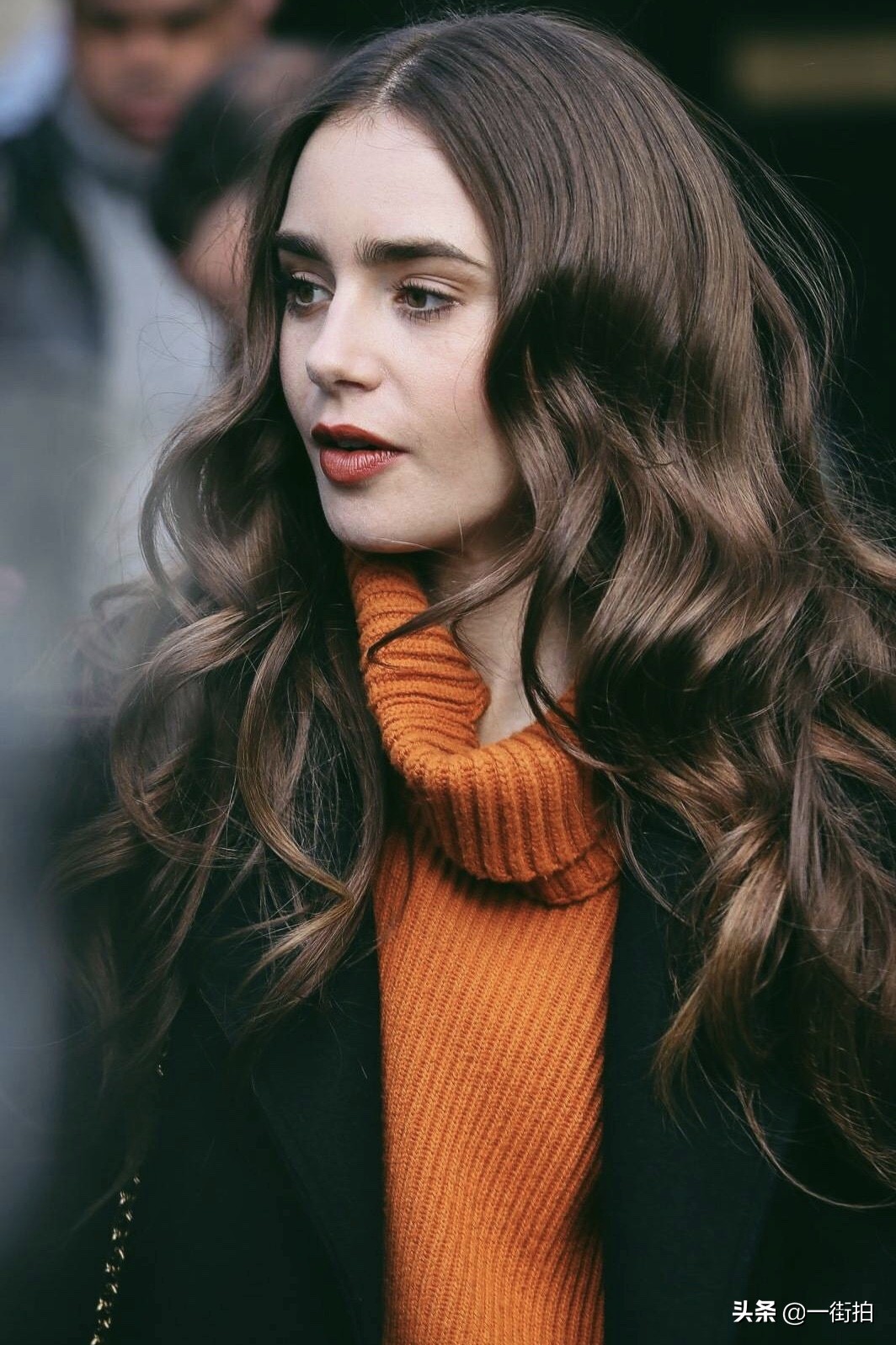 “颜王”Lily一袭露肩裙美成“花瓶”,网友:连发丝都美的真仙女