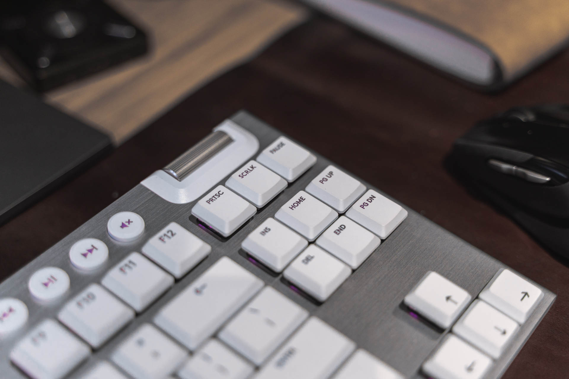 罗技g913tkl键盘轴能换吗,罗技g913tkl键盘是热插拔么