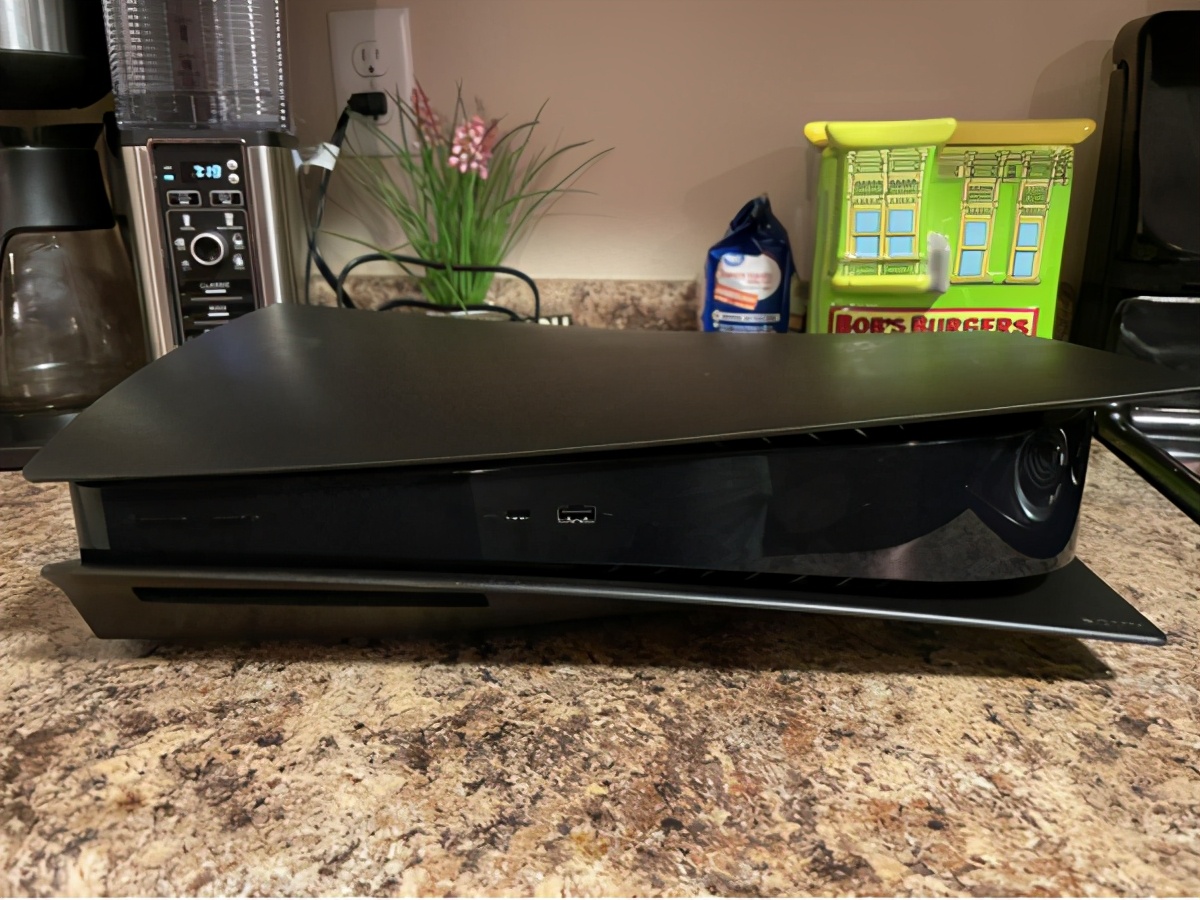 ps5主机及配件全新配色,ps5主机制作全过程