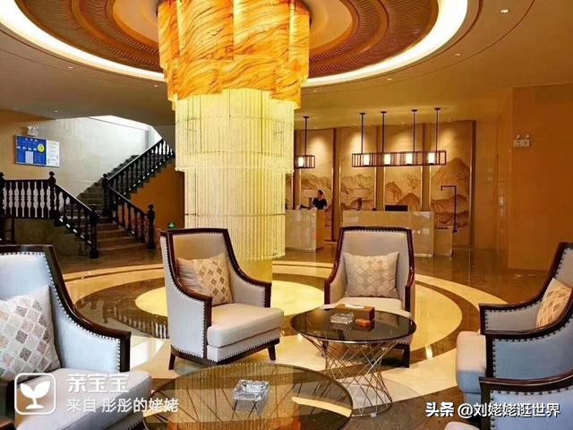 退休老阿姨，独来独往逛世界，靠当试睡员免费住上大酒店～芒市篇