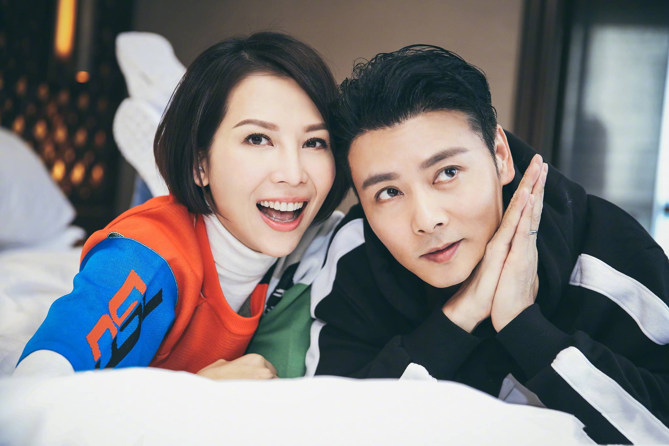 蔡少芬穿孕妇裙现身,46岁高龄产妇蔡少芬