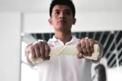 瑜伽缓解手腕压力的体式,练习瑜伽手腕痛怎么办