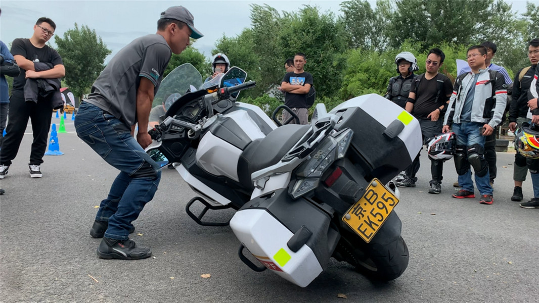 200公斤的摩托车算不算重,200多斤摩托车一般能驾驭么