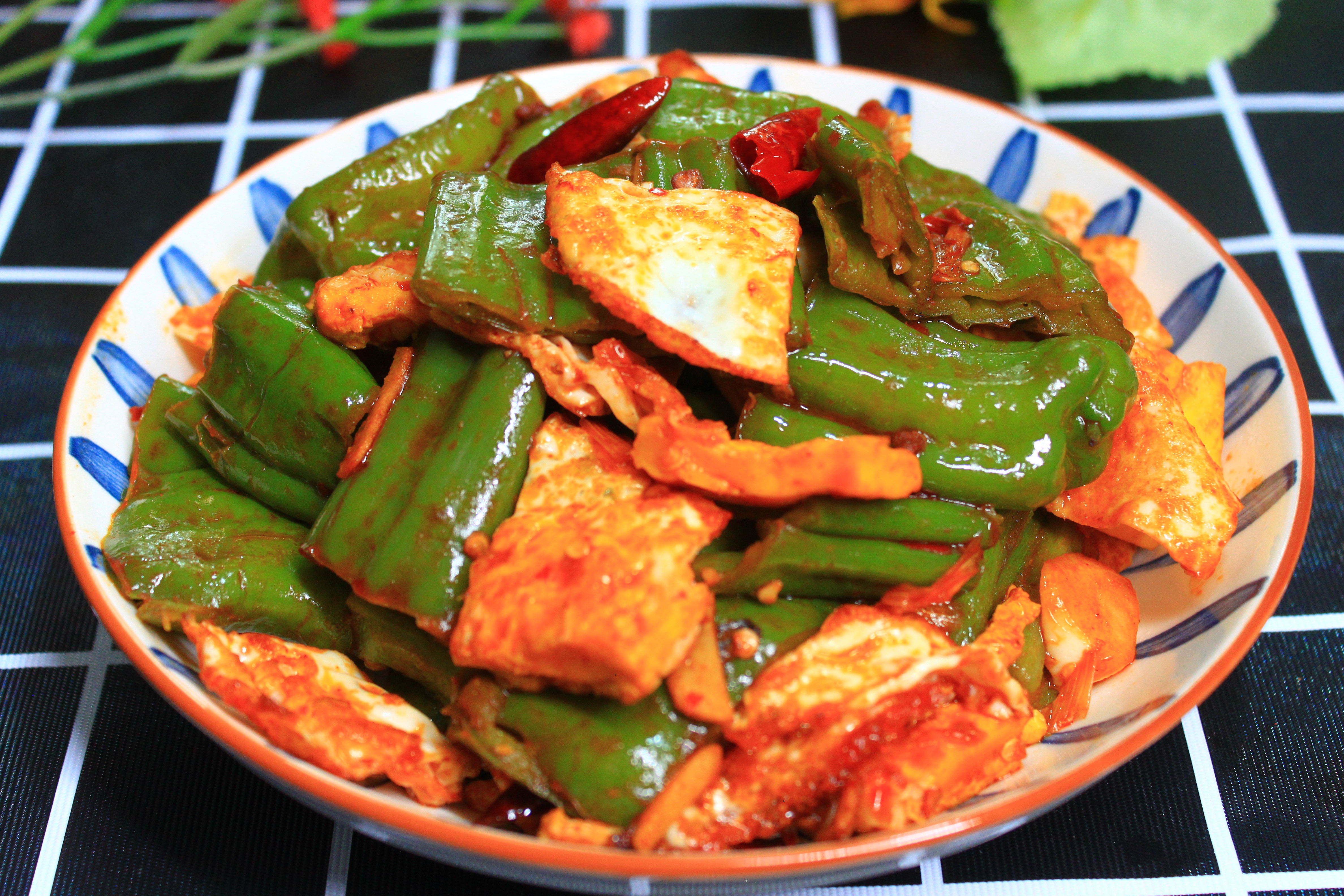 辣椒怎么炒才会软烂入味,家常炒辣椒需要炒几分钟