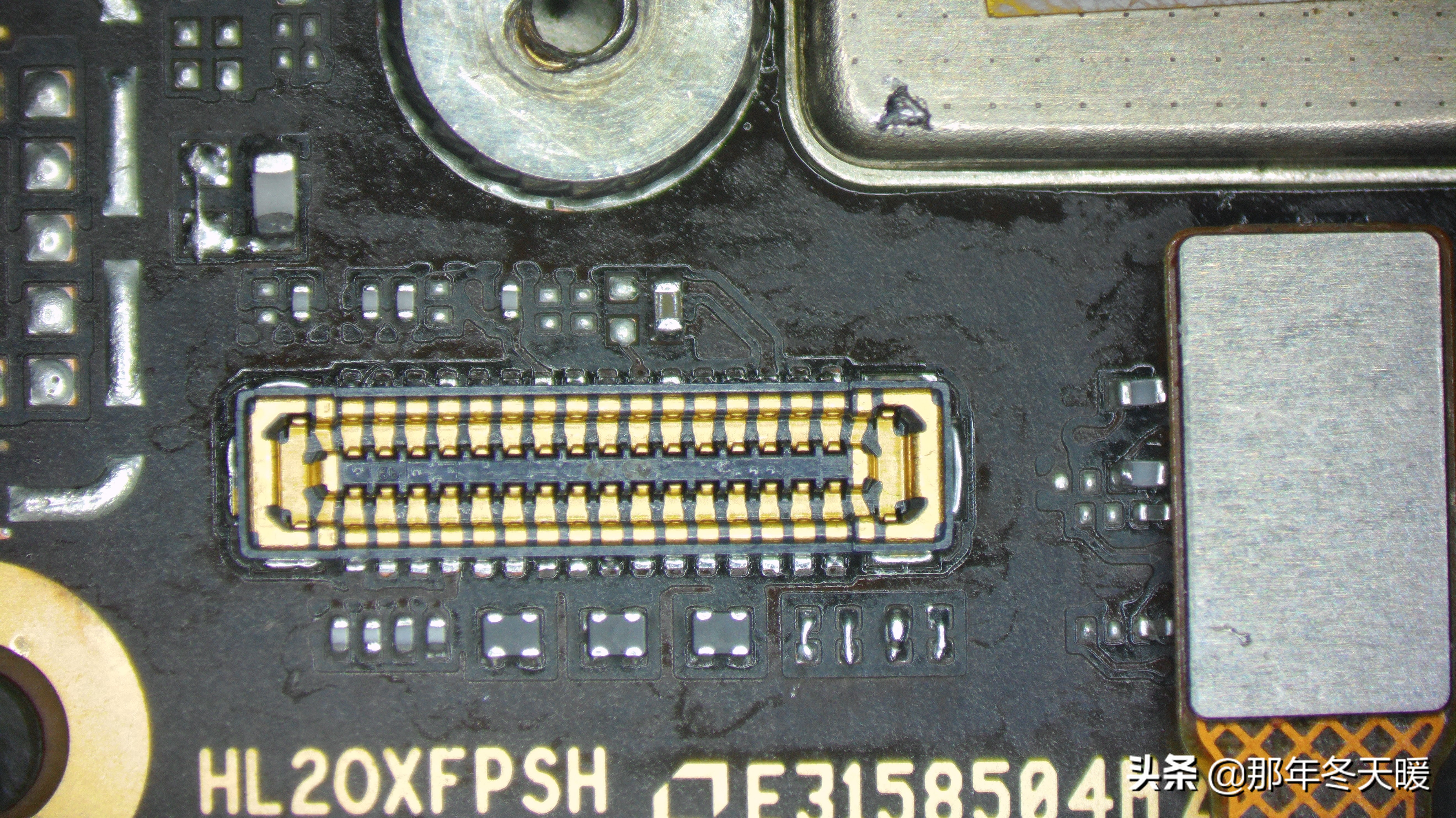 荣耀x30进水开机花屏,荣耀v30进水好拆吗