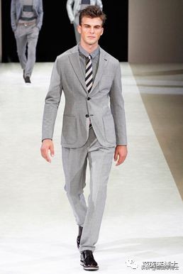 穿阿玛尼什么档次,阿玛尼衣服属于什么档次的品牌