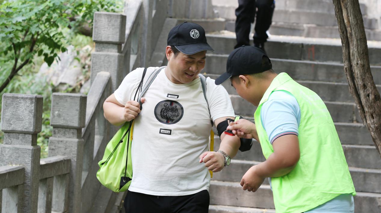 上汽集团郑州区域跨地企业*党**群联建平台首届登山文化节圆满举行