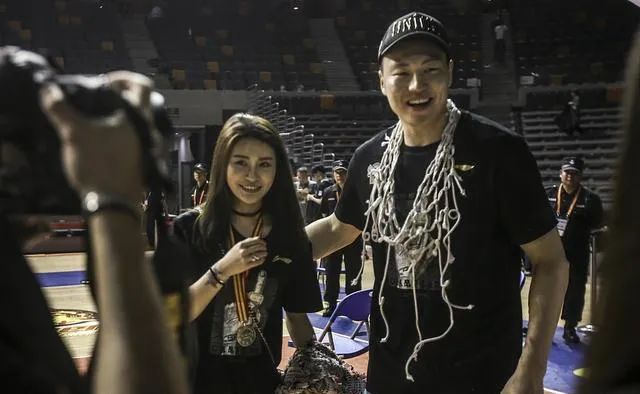 焦作勒布朗李根口吐芬芳,李根连续三分