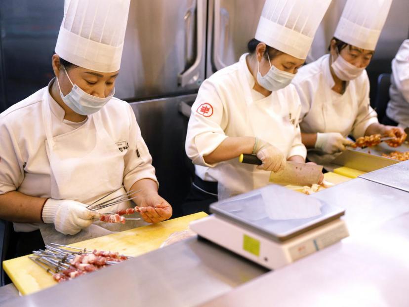 营收5.5亿烧烤巨头，曾靠卖烤炉发工资，谁的创业不是如履薄冰