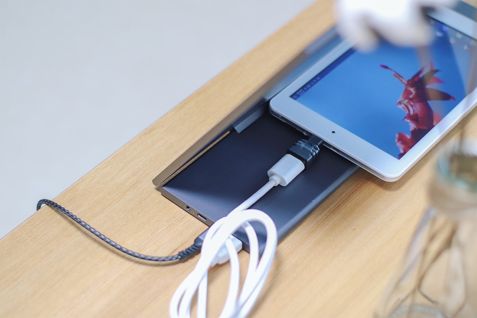 innocn44寸显示器游戏体验,innocn显示器便携