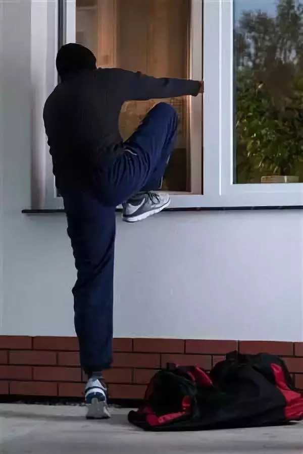 住在一楼屋里潮湿,住在一楼的家里太潮湿有霉味