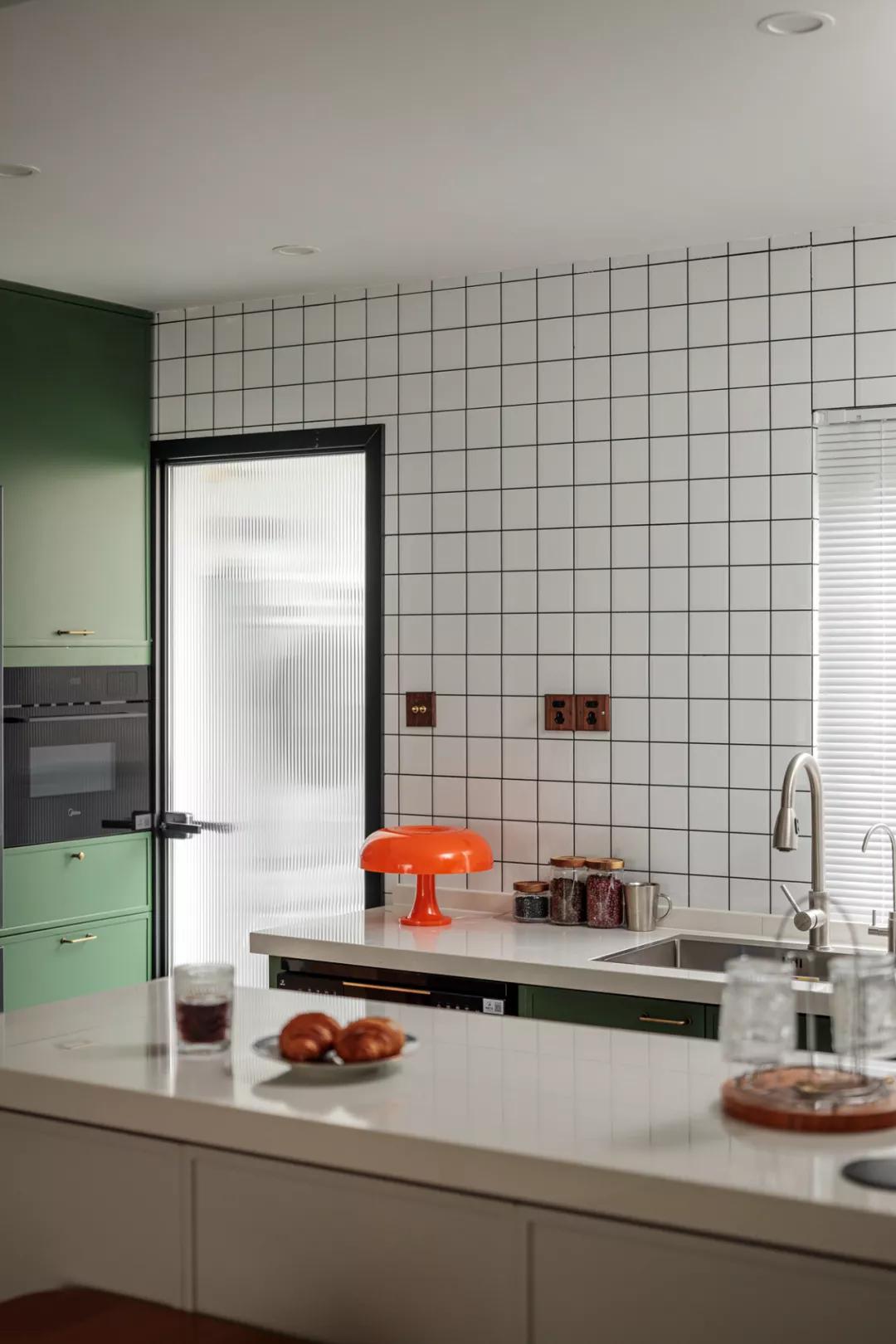 藏不住了!开室内窗,才是拯救90m²老旧二手房的终极大招