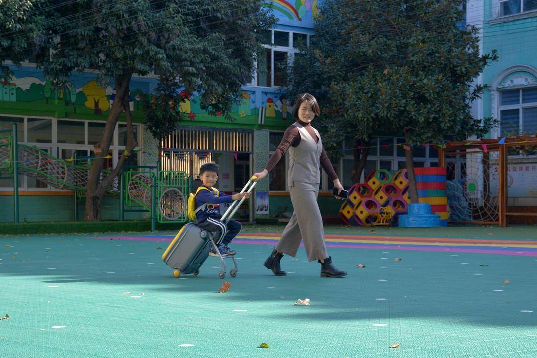 稚行遛娃箱B-Duck合作款评测:一箱两用能座还能装,券后589元