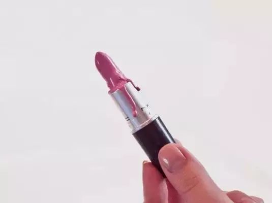 如何修复烂了的口红,口红碎了修复的最佳方法