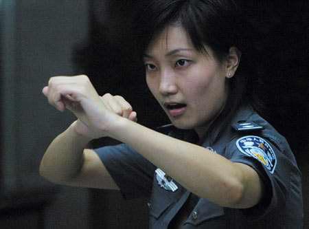 中国第一女保镖，曾获得过“北京小姐”的季军，还是位法学学士