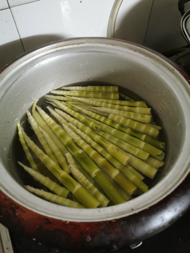 煮过的竹笋怎样在冰箱里长期保存,竹笋拔了怎么保存