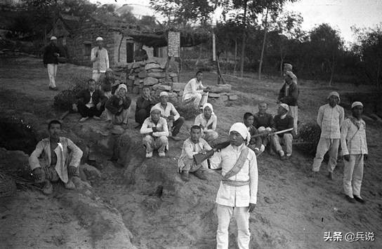 县大队遭日军精准袭击,酒馆女老板供出秘密:侦察班长是奸细