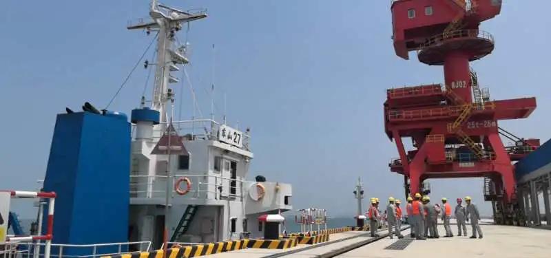 首船成功靠泊广西最大油码头投产,迎来首条3万吨级油品船