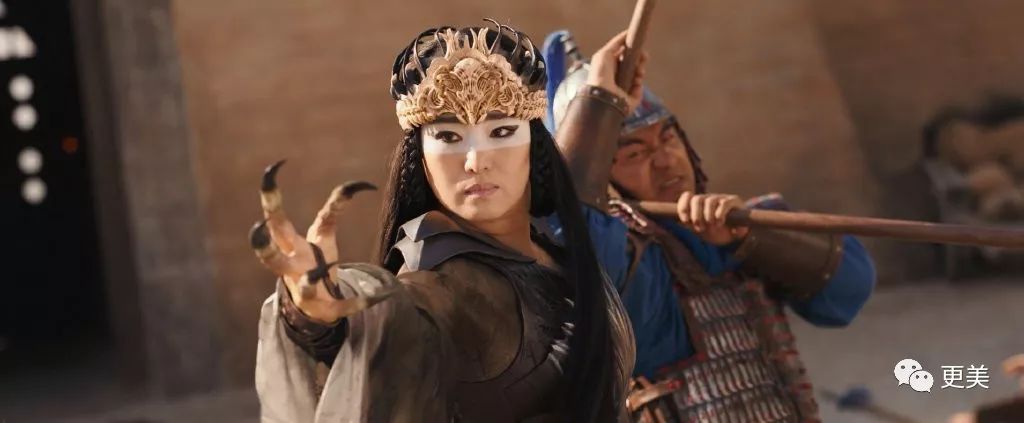 巩俐气场碾压陈道明,51岁巩俐与范冰冰同框不输气场