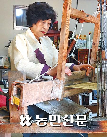 不露肩不露背成人礼礼服,真正的韩国传统女装服饰