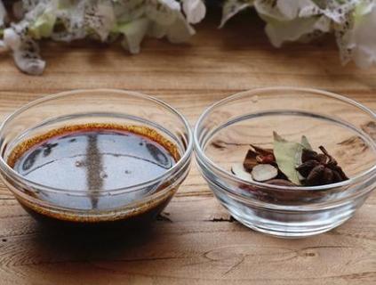 炖鱼时放点什么才能没有腥味呢,炖鱼需要放什么材料好吃不腥