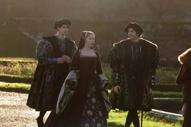 两大女神上演荒诞后宫对决，这片连龙套都是影帝！