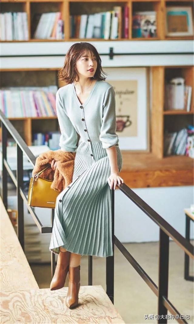 早秋时尚新款减龄气质百褶裙显瘦,洋气上档次冬天百褶裙穿搭女装