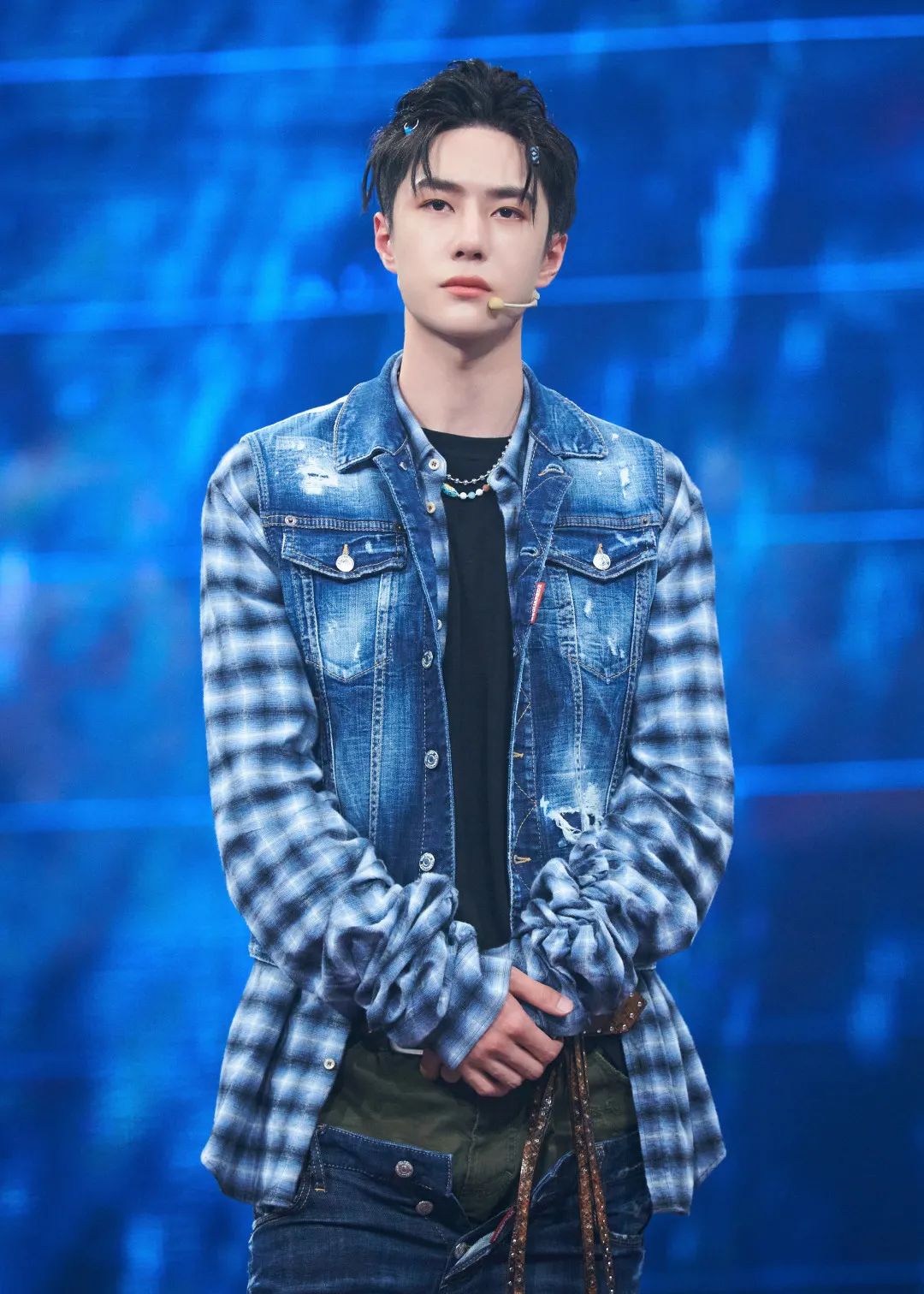 衣品超级好的男明星,王嘉尔穿的蔡徐坤同款衣服