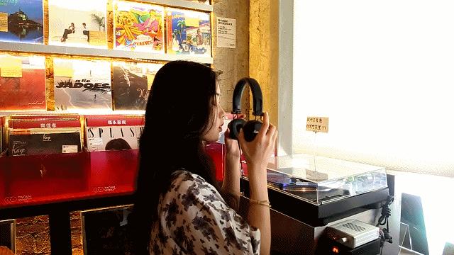 天河“精神避难所”，卖黑胶味的咖啡特调