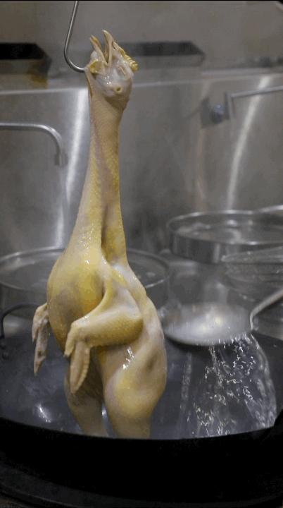 当着客人的面“玩火”？卓悦中心这家店喊你吃鸡