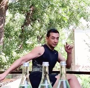 瓶盖挑战康纳,瓶盖挑战潘玮柏