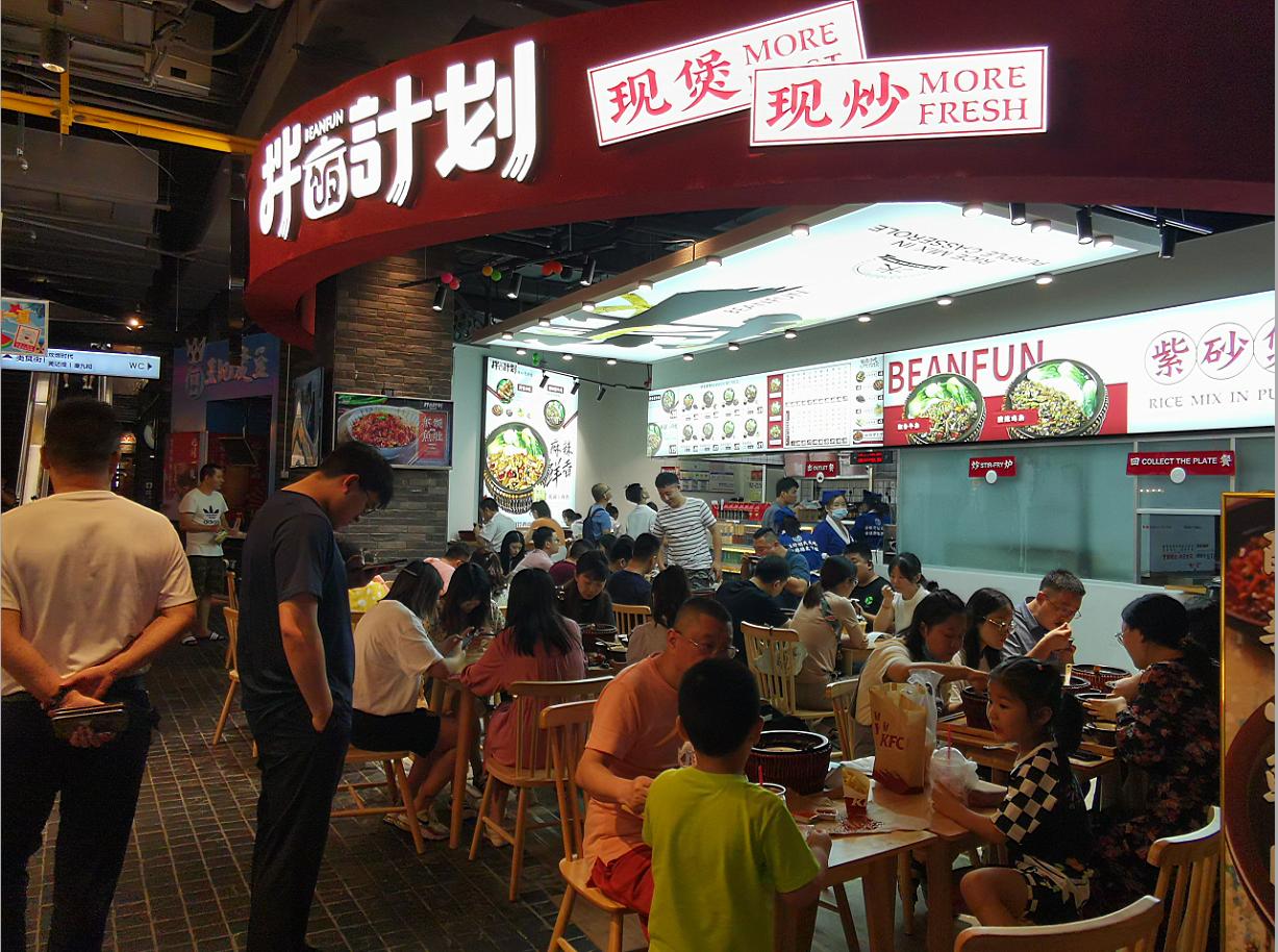 你们为啥都用“花盆”吃饭？不，这是好吃的紫砂煲拌饭计划