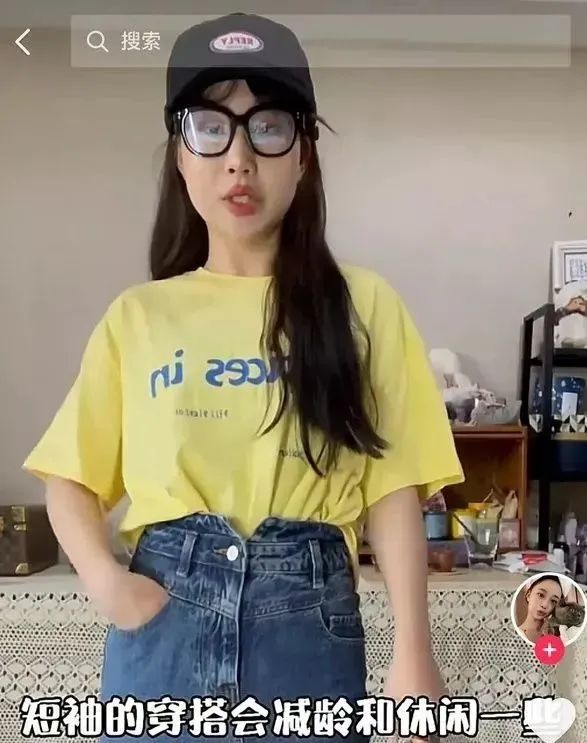 “佛媛”炫富摆拍，露大腿逛寺庙，袈裟也藏不住狐狸的尾巴