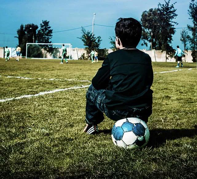 你为什么喜欢足球这项运动,你为什么喜欢足球呢