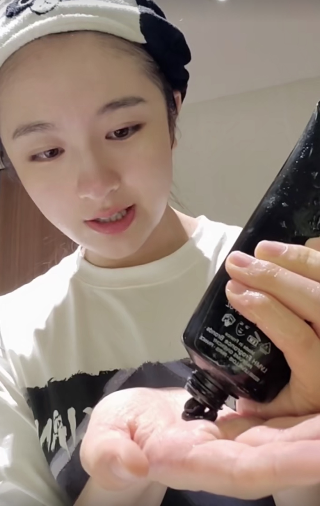 李兰迪卸妆视频:大大方方分享素颜,用的产品也很平价