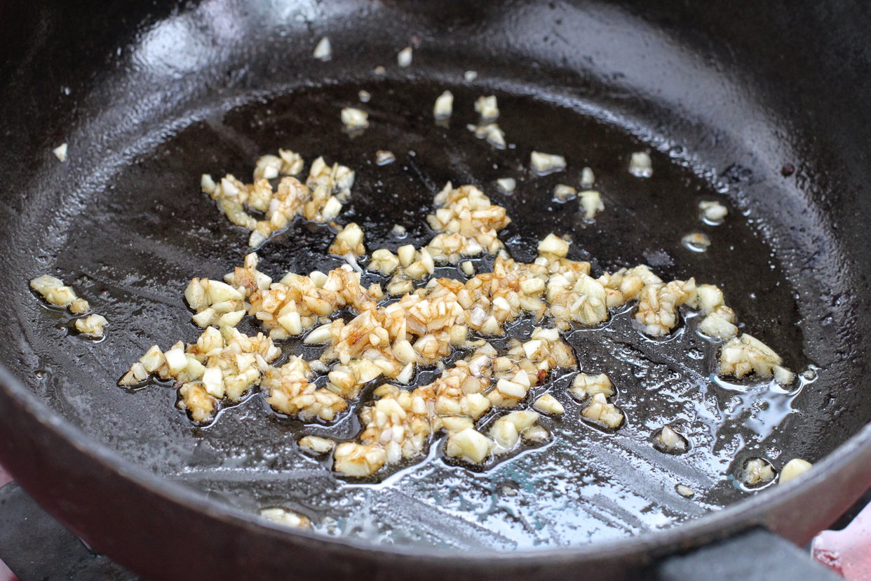 最好吃的辣椒水拌饭吃怎么做,用超级辣的辣椒拌米饭吃